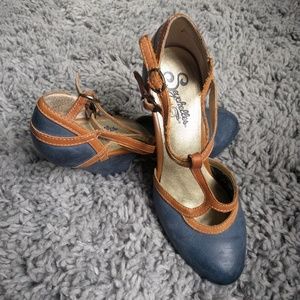 Vintage looking blue/tan heels